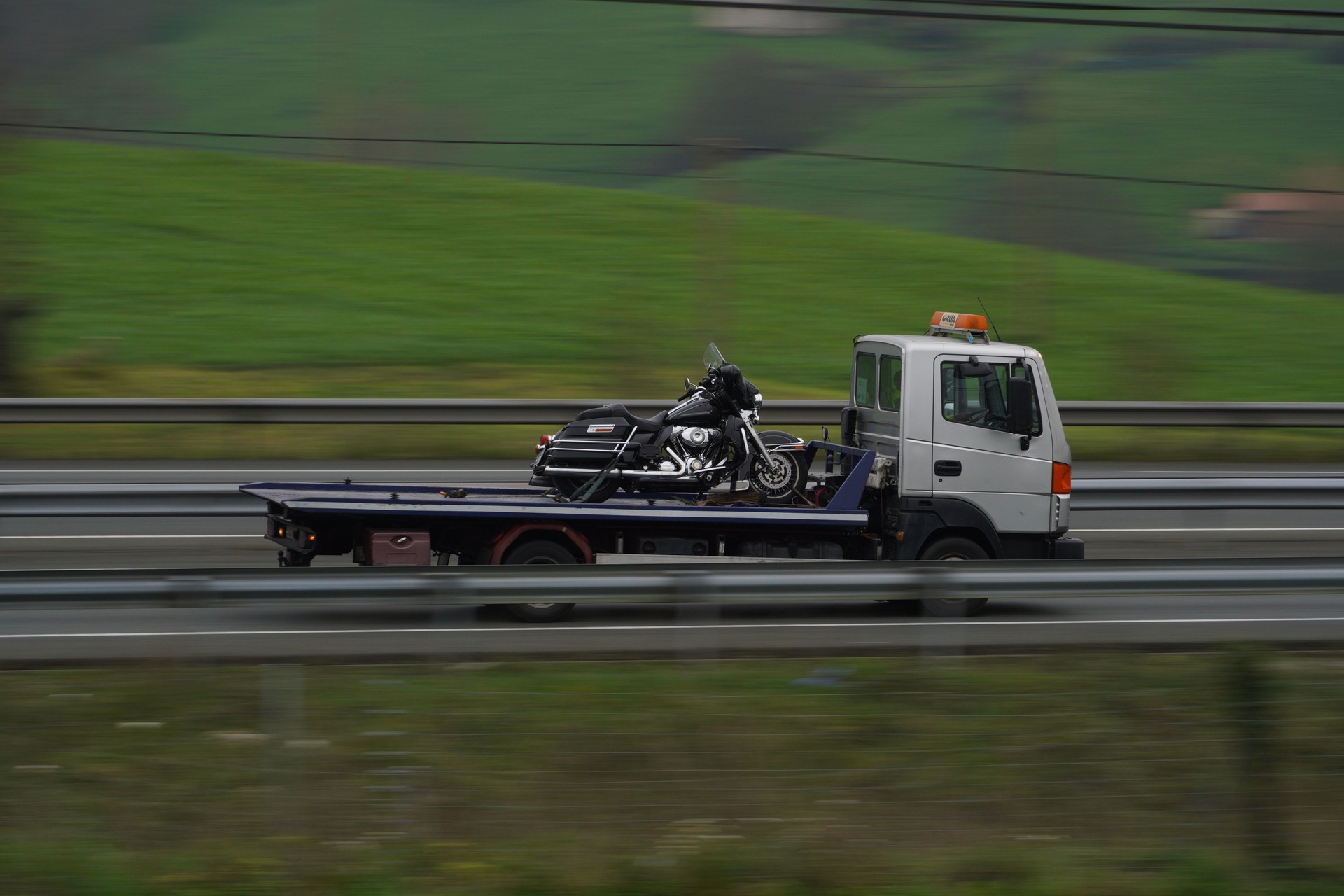 Roadside assistance crane transporting a large displacement motorcycle